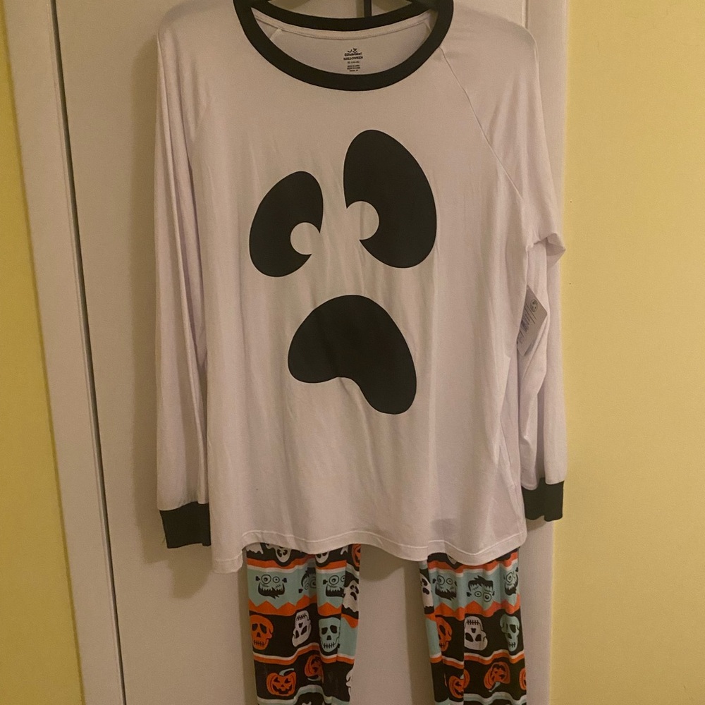 Women’s Halloween Ghost Pajama Set - White and Black
